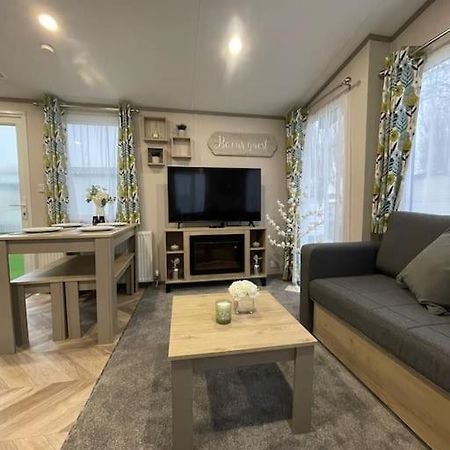 Brand New 6 Berth Holiday Home Селси Экстерьер фото