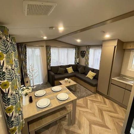 Brand New 6 Berth Holiday Home Селси Экстерьер фото