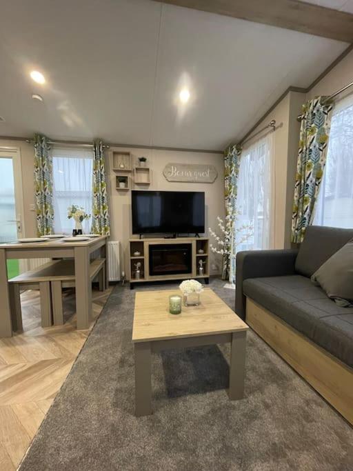 Brand New 6 Berth Holiday Home Селси Экстерьер фото